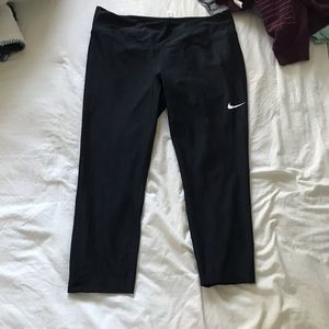 Women’s cropped Nike leggings
